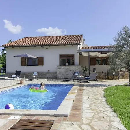 Bella Collina In Krajcar Brijeg - Haus Fuer 4-5 Personen * Žminj